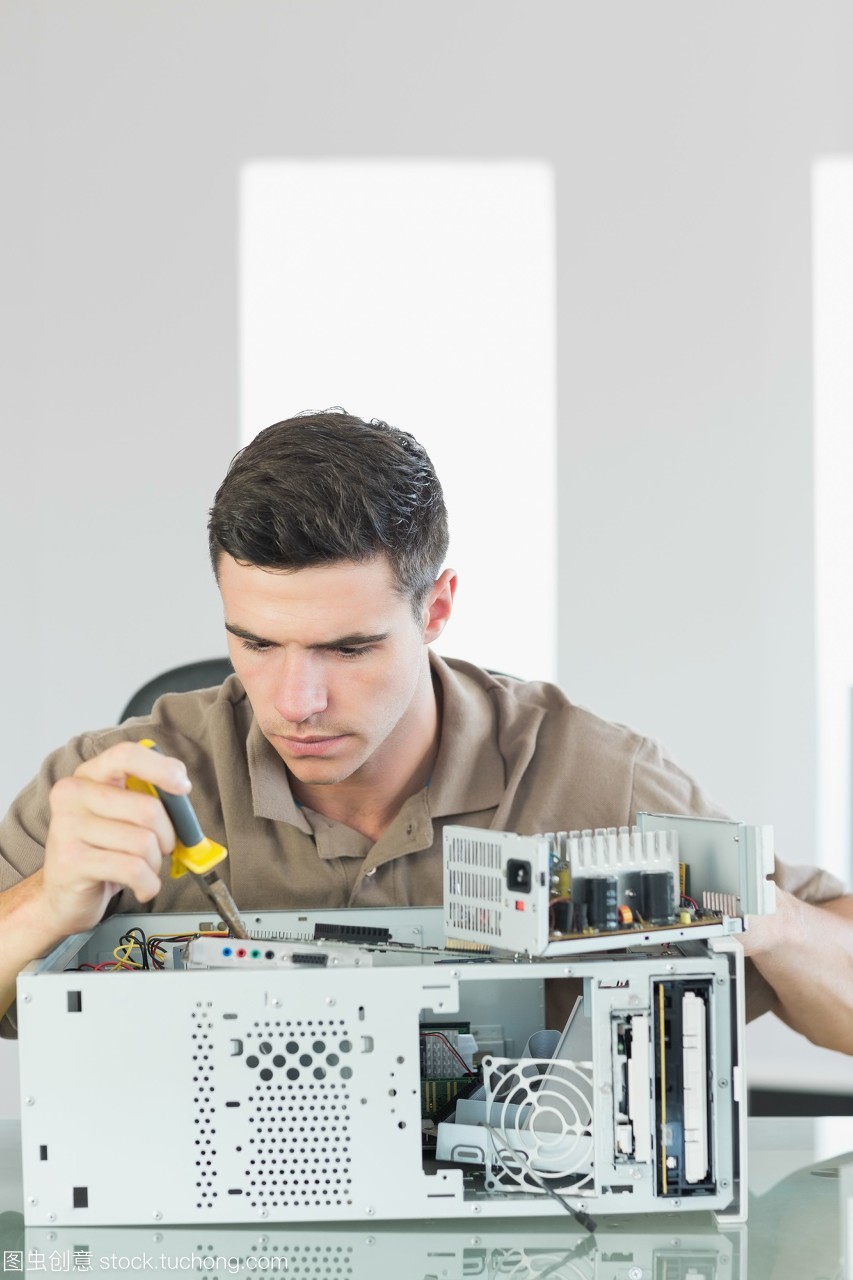 指尖下的魔法 当英俊工程师遇上办公电脑危机